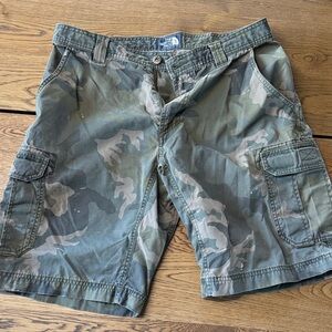 The North Face Men's Green Camouflage Cargo Shorts
